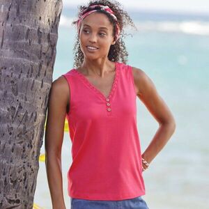 Egyszínű felső, V-nyakú, makraméval díszített nyakkivágással kép