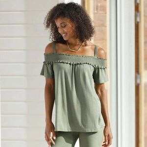 Egyszínű ing, szabadon hagyott vállakkal és békafoltokkal kép