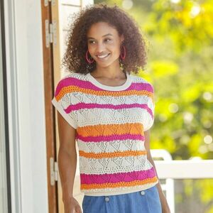 Csíkos blúz csipkés kötésből kép