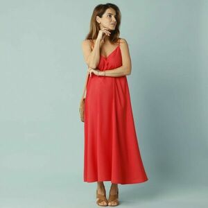 Hosszú egyszínű ruha keskeny pántokkal, kis alakra, egyszínű mintával kép