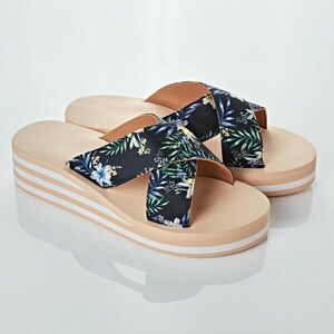 Top széles pántokkal és nyomtatással kép