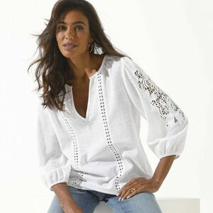 Egyszínű blúz makramé és áttört hímzéssel kép