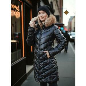 Női téli steppelt kabát BELLATRIX fekete szőrmével kép