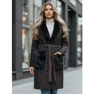 Barna női kabát szőrme díszítéssel kép