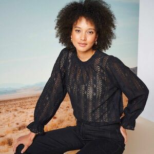 Egyszínű csipke blúz állógallérral kép