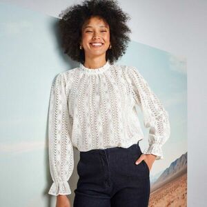 Egyszínű csipke blúz állógallérral kép