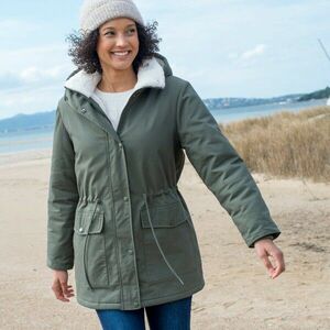 Kapucnis parkakabát sherpa béléssel kép