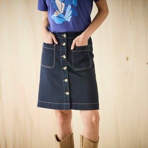 Rövid, bő szoknya gombokkal kép