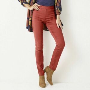 Kényelmes farmer rugalmas derékkal, magasabb testalkathoz kép