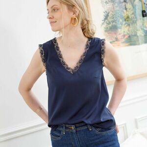 Légáteresztő felső csipkével, újrahasznosított poliészterrel kép