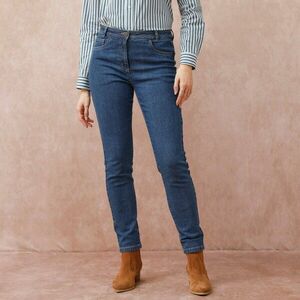 Magas derekú, rövidített skinny farmer kép