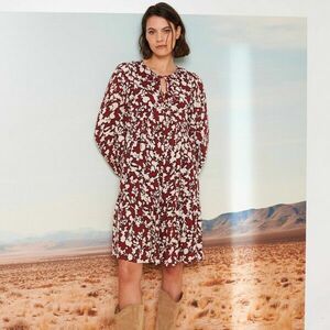 Rövid ruha megkötős nyakkivágással és mintával kép