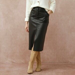 Midi szoknya zsebekkel és elülső hasítékkal, műbőr kép