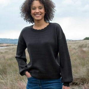 Pulóver áttört mintával és hullámos szegélyekkel kép