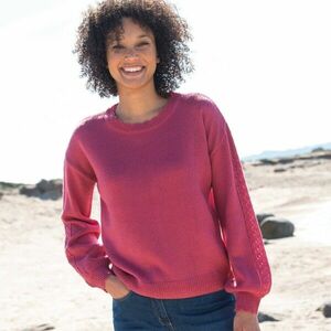 Pulóver áttört mintával és hullámos szegélyekkel kép