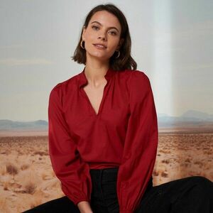 Egyszínű blúz állógallérral és ráncolt ujjakkal kép