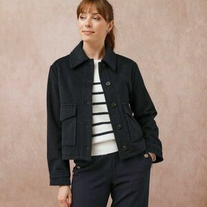 Rövid kabát gyapjúkeverékkel kép