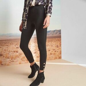 Leggings gombokkal a lábak végén kép