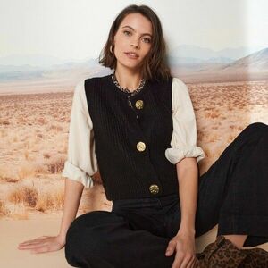 Arany gombokkal díszített mellény kép