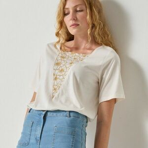 Egyenes szabású póló hímzéssel kép