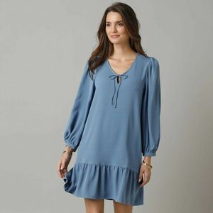 Rövid, egyszínű ruha kép