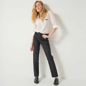 Magas derekú, egyenes szabású farmer strasszokkal kép