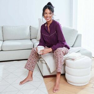 Állatmintás pizsama kosarakkal kép