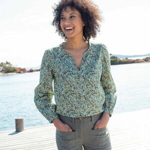 Pamut blúz nyomtatott mintával és hasítékkal a nyakkivágásnál kép