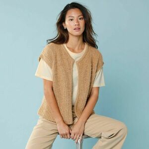 Kötött mellény szőrmével, apró alakért kép