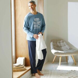 Pizsama nadrággal és hosszú ujjal kép