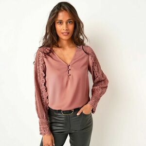 Krepp blúz makramé ujjakkal és V-nyakkal kép