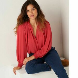 Egyszínű blúz makramé mintával kép