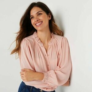 Egyszínű blúz makramé mintával kép