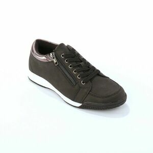 Alacsony szárú, fűzős tornacipők kép