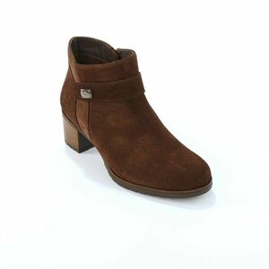 Bőr bokacsizma sarkú cipővel kép