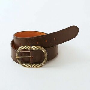 Bőr öv arany csattal kép