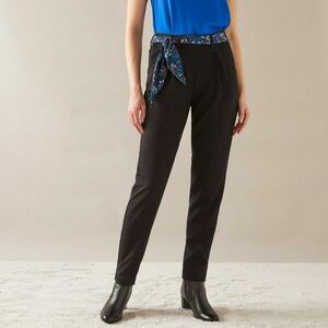 Karcsú egyszínű nadrág övvel kép