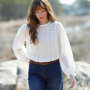 Blúz hímzéssel és makraméval kép