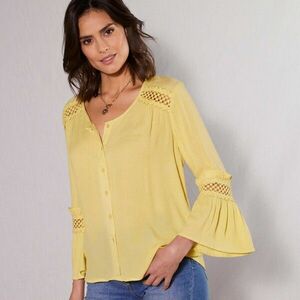 Egyszínű blúz makraméval kép