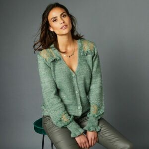 Gombos pulóver, hímzett tüllel kép