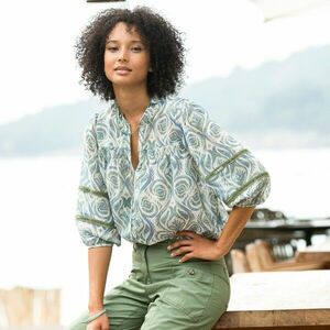 Gombos blúz és békafűző kép