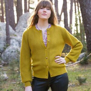 Rövid, gombos pulóver kép