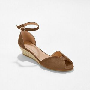 Nyitott orrú szandál, ék alakú sarokkal kép