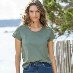 Póló kerek nyakkal és csipkével kép