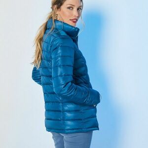 Egyszínű steppelt kabát, rövid kép