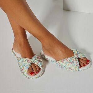 Papucs nyitott orrú, virágmintás papucs kép