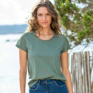 Póló kerek nyakkal és csipkével kép