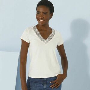 V-nyakú póló csipkével kép