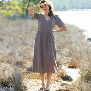 V-nyakú midi ruha muszlinból, lengőnyakú, V-nyakkivágással kép