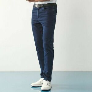 Egyenes szabású, 5 zsebes, rugalmas farmerből készült farmer, 170 cm-nél alacsonyabb magasság esetén, belső szárhossz 72 cm kép